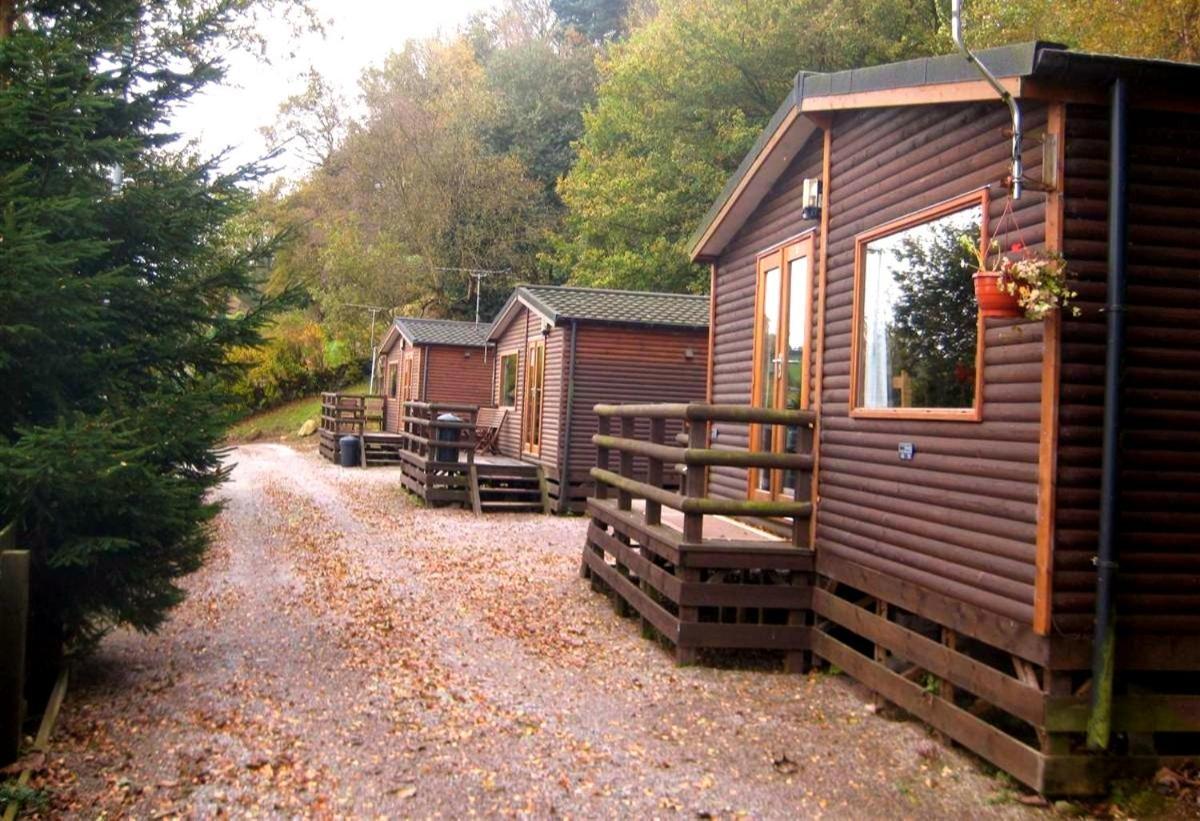 The Raddle Inn Log Cabins Croxden Exterior photo